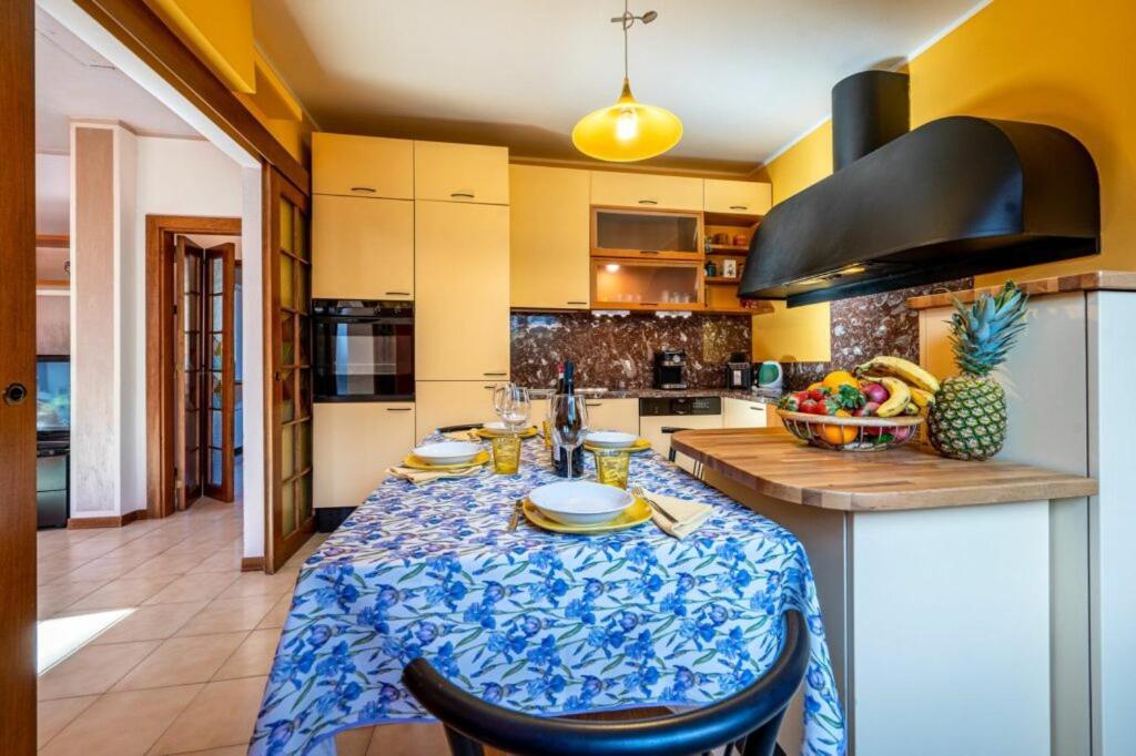 Villa Iris -Pet Friendly Stay - Garden - Private Parking- Bike Friendly Holiday House Colico Exterior foto