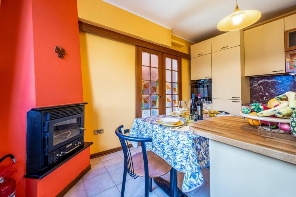 Villa Iris -Pet Friendly Stay - Garden - Private Parking- Bike Friendly Holiday House Colico Exterior foto